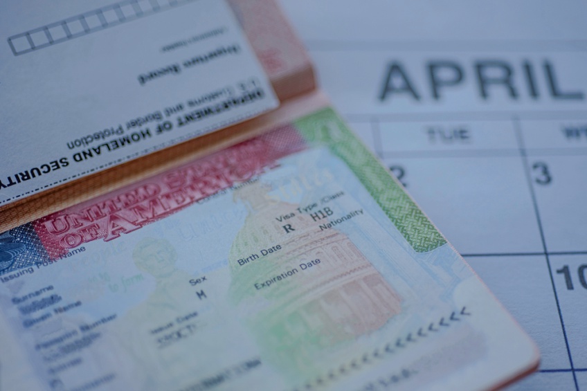 What's The Difference Between a Green Card and L1 Visa